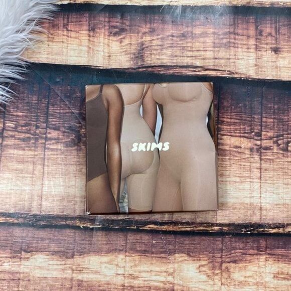 Skims Sculpting Bodysuit Sienna L/XL - Picture 2 of 10